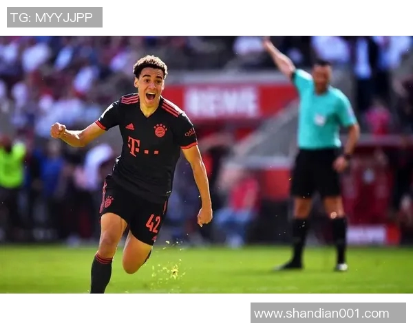 十几岁开始练球成为巨星：少年踢出足坛传奇