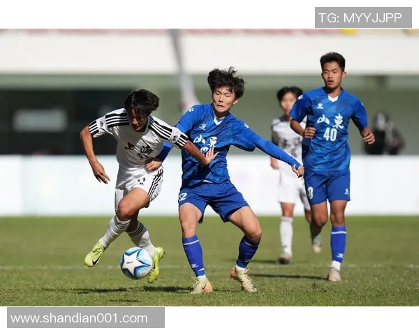 小辫子足球明星的精彩表现与独特风格引领球场新潮流 小辫子足球明星的精彩表现与独特风格引领球场新潮流