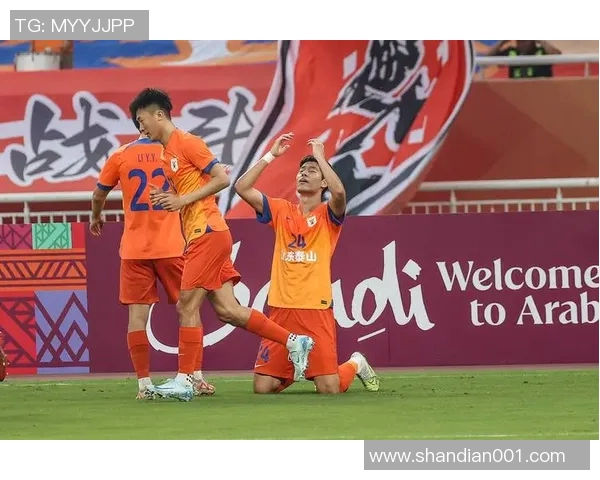 璀璨星光照亮赛场 足球壁纸展现球星风采与荣耀