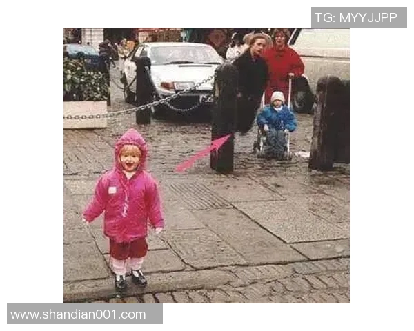 足坛巨星深夜遭神秘黑影纠缠更衣室惊现诡异闹鬼视频曝光 足坛巨星深夜遭神秘黑影纠缠更衣室惊现诡异闹鬼视频曝光